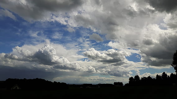 skyer, himmel, landskab, mørke skyer, overdækket himmel, skyer form, sky - himmel, skønhed i naturen, scenics - natur, træ, rolig scene, ro, plante, miljø, natur, ingen mennesker, ikke-urbane scene, silhuet, dag, jord, udendørs, cloudscape, idyllisk, ildevarslende, 2K, CC0, offentligt domæne, royaltyfrie