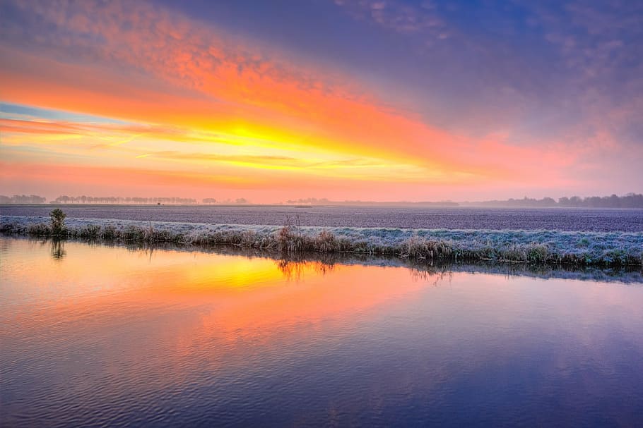 oceà durant la posta de sol, riu, reflexió, aigua, fred, sortida del sol, groc, taronja, blau, ze, paisatge, Països Baixos, primerenc, al matí, buit, hdr, posta de sol, escena tranquil·la, bellesa a la natura, tranquil·litat, naturalesa, escenics, color taronja, cel, escenics - natura, núvol - cel, llac, idíl·lic, cap gent, escena no urbana, davant del mar, a l'aire lliure, medi ambient, porpra, cel romàntic, 5K