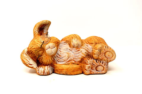 marró, ceràmica, figureta de conill, superior, blanc, superfície, Pasqua, conill de Pasqua, dormir, gots, figura, divertit, Feliç Pasqua, figures de Pasqua, llebre, decoració de pasqua, text dom, bonic, festa, fons blanc, menjar i beguda, menjar, tir de l'estudi, alimentació saludable, tallar, benestar, fruita, nou, cap gent, primer pla, a l'interior, frescor, nou - aliments, grup d'objectes, grup, natura morta, noguera, Fruits secs, berenar, menjar francès, 5K, CC0, domini públic, lliure de regalies