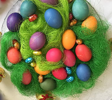 Nest, Osterei, bunt, Osternest, Ostern, Ei, Korb, osterkorb, Kulturen, mehrfarbig, Tradition, Urlaub, Feier, Lebensmittel, High Angle View, Essen und Trinken, drinnen, Stillleben, grüne Farbe, keine Leute, Kunst und Handwerk, Nahansicht, Religion, direkt darüber, Dekoration, 2K, CC0, gemeinfrei, lizenzfrei
