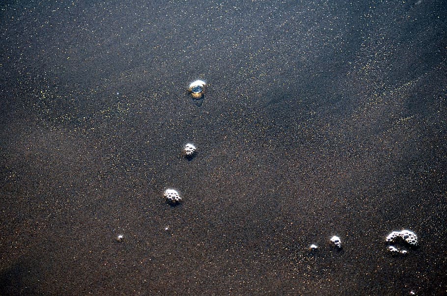 gotes d’aigua, aigua, gotes, platja, negre, marró, bombolles, escumes, gris, sorra, naturalesa, fons, tirar, resum, líquid, primer pla, humit, marc complet, cap gent, vista aèria, dia, a l'aire lliure, terra, vista d’angle alt, shell, bellesa a la natura, tranquil·litat, mar, textura, animal, pedra - objecte, còdols, 4K