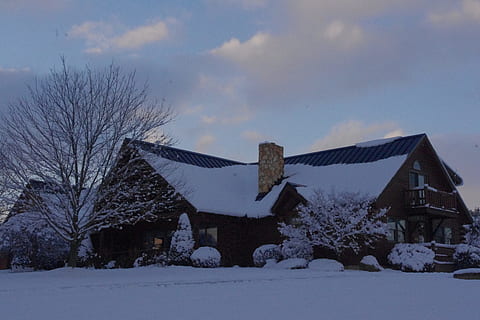 cabina, la neve, inverno, rustico, freddo, Casa, natura, freddo - temperatura, architettura ed edifici, all'aperto, cielo, albero, scena rurale, paesaggio, Cottage, esterno dell'edificio, temperatura fredda, nessuno, struttura costruita, architettura, costruzione, pianta, albero nudo, religione, nuvola - cielo, ambiente, luogo di culto, 4K, CC0, dominio pubblico, privo di copyright