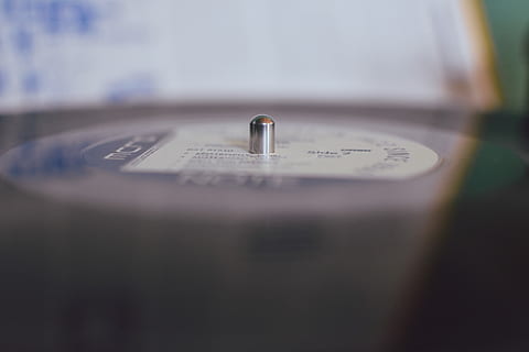 Bluenote, vicino, disco in vinile fotografico, vinile, piatto, disco, giradischi, Vintage ▾, messa a fuoco selettiva, nessuno, avvicinamento, in casa, singolo oggetto, girato in studio, attività commerciale, natura morta, finanza aziendale e industria, architettura, copia spazio, connessione, giorno, cultura artistica e intrattenimento, viaggio, comunicazione, tecnologia, primo piano estremo, economia, 5K, CC0, dominio pubblico, privo di copyright
