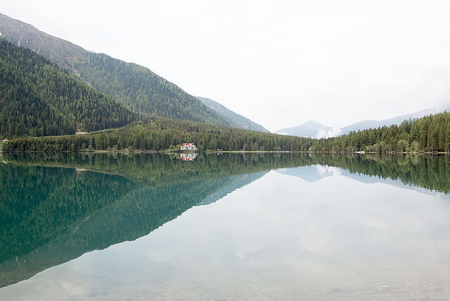 llac, duplicació, reflexió, humor, muntanyes, Tirol del sud, alpí, llac antholz, naturalesa, aigua, paisatge, escenics, bosc, a l'aire lliure, arbre, estiu, muntanya, color verd, cel, bellesa a la natura, escena tranquil·la, blau, cap gent, Serra, imatge en color, dia, aigua estancada, tranquil·litat, escenics - natura, escena no urbana, davant del mar, simetria, idíl·lic, planta, llac de reflexió, 5K