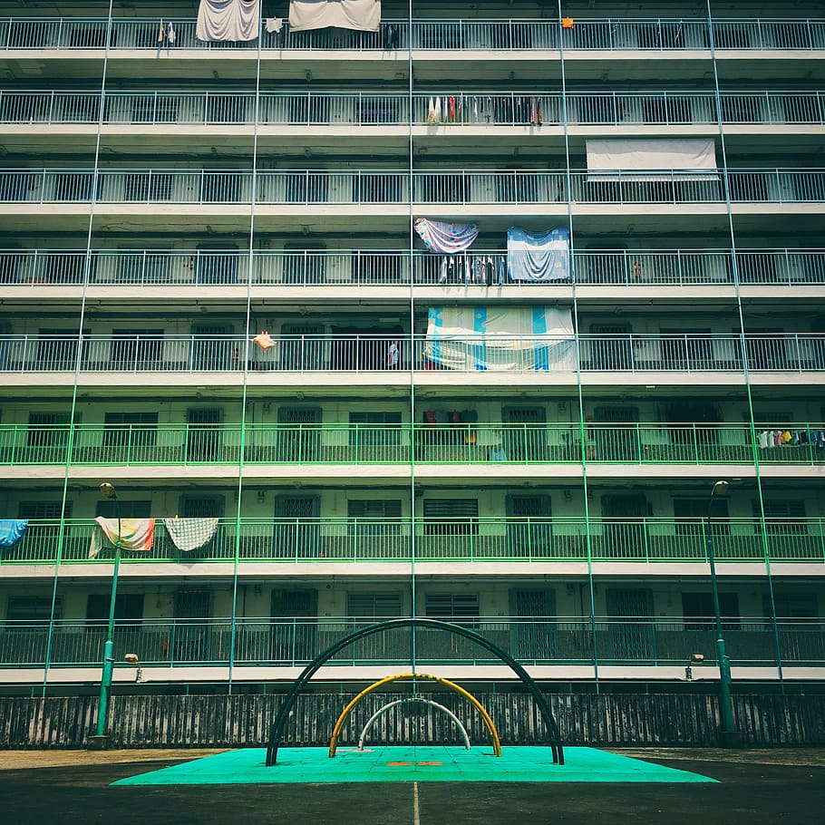 verde, Marrone, dipinto, costruzione, giorno, fotografia, bianca, calcestruzzo, architettura, scena urbana, struttura costruita, esterno dell'edificio, città, vita di città, finestra, edificio per uffici, moderno, nessuno, quartiere residenziale, all'aperto, natura, fotogramma intero, edificio per uffici esterno, appartamento, Inquadratura dal basso, assenza, ringhiera, vetro - materiale, connessione, grattacielo, sviluppo abitativo, 2K
