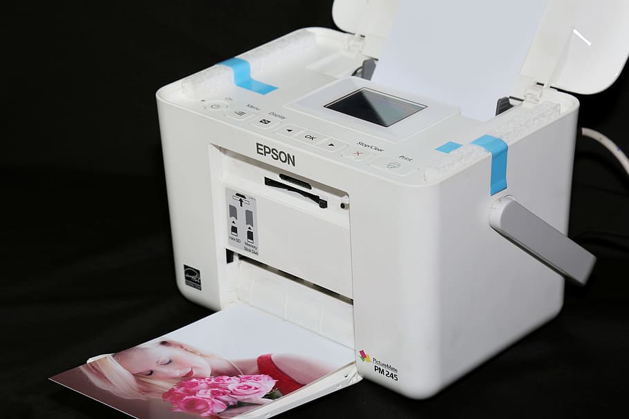 blanc, Impressora fotogràfica epson, impressora, estudi, impressió, impressora de fotos, a l'interior, salut i medicina, maquinària, gent, equipament, fons negre, naturalesa, tecnologia, ciència, laboratori, color rosa, hospital, part del cos humà, primer pla, adult, experiment científic, ocupació, tir de l'estudi, equipament per a la llar, netejar, 5K