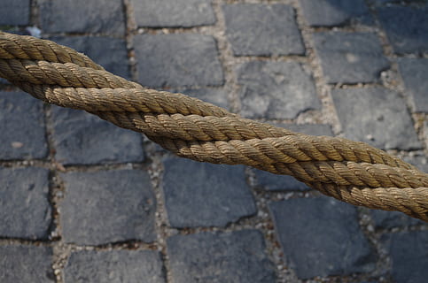 corda, lasso, corda, lasso, força, textura, a l'aire lliure, dia, cap gent, patró, primer pla, centrar-se en primer pla, retorçat, vímet, carrer, sendera, cistella, funció de construcció de parets, connexió, llambordes, vista d’angle alt, maó, metall, 4K, CC0, domini públic, lliure de regalies