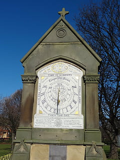 solur, klokke, Middlesbrough, tid, historisk, viktoriansk, parkere, arkitektur, tre, lav vinkel visning, natur, ingen folk, himmel, bygget struktur, anlegg, klar himmel, roman tall, dag, klokketårn, bare tre, bygge eksteriør, bygning, tårn, urskive, roman, utendørs, minuttviseren, utsmykkede, 2K, CC0, offentlig domene, opphavsrett gratis