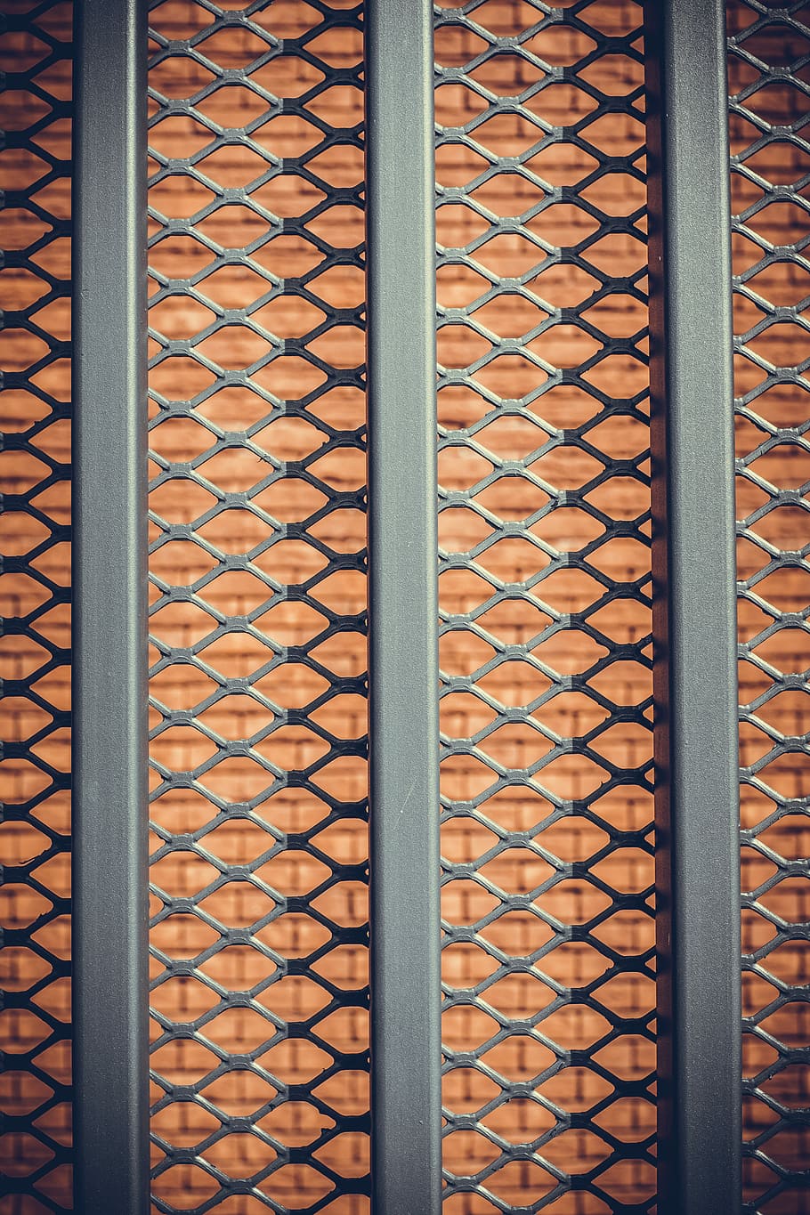 ohne Titel, Muster, Metall, Tür, Geländer, Schatten, Gitter, Tor, Zaun, Leuven, Belgien, grau, rot, Backstein, Weiß, Struktur, Wohn, draussen, Modell-, keine Leute, Nahansicht, Vollbild, Hintergründe, Tag, drinnen, braun, Design, Wiederholung, die Architektur, gebaute Struktur, Holz - Material, Haus, Fenster, Eingang, texturiert, 5K