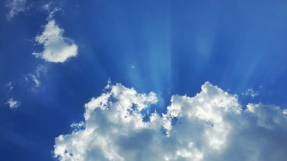 himmel, skyer, sol, lys, sommer, sol, lys, sky - himmel, clouds, blå, bakgrunn, natur, skjønnhet i naturen, miljø, idylliske, ingen folk, sollys, naturskjønnhet - natur, atmosfære, ro, lav vinkel visning, dag, meteorologi, utendørs, vind, klima, ren, 2K, CC0, offentlig domene, opphavsrett gratis