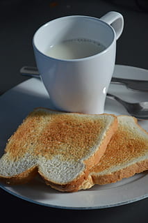 chleb, kubek, śniadanie, biały, mleko, czysty, minimalistyczny, jedzenie, Puchar, świeżość, jedzenie i picie, posiłek, drink, zbliżenie, płyta, chleb tostowy, dobre samopoczucie, wewnątrz, zdrowe odżywianie, martwa natura, żadnych ludzi, filiżanka kawy, kawa - napój, Gotowy do jedzenia, przekąska, porcelana, toast, filiżanka herbaty, Opieczony, 5K, CC0, domena publiczna, darmowe zdjęcia