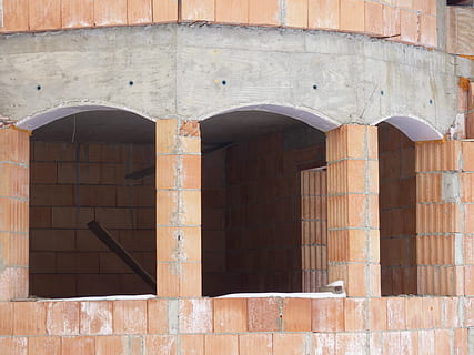 casa, construir, shell, hivern, penetració de les gelades, ze, pedres, paret, finestra, nou, arquitectura, estructura construïda, exterior de l'edifici, arc, cap gent, maó, material de fusta, edifici, dia, funció de construcció de parets, paret de maó, vell, a l'aire lliure, patró, entrada, marc complet, fons, 4K, CC0, domini públic, lliure de regalies