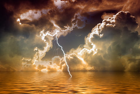 fotografie, fulger, lovind, corp, apă, bliț, furtună, nori, avertizare meteorologică severă, avertizare, redirecţiona, mare, val, lac, cer, sumbru, ușoară, distrugere, prudență, Prognoza meteo, risc, Notă, nor - cer, frumusețe în natură, putere în natură, natură, putere, semn de avertizare, dramatic cer, apus de soare, scenice - natura, Cloudscape, reflecţie, semn, comunicare, nici o persoana, în aer liber, orizontul peste apă, de rău augur, 4K, CC0, domeniu public, fără drepturi de autor