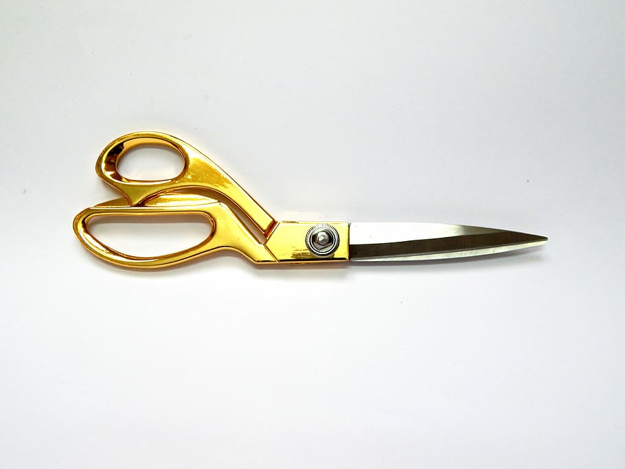Gold, silberne Schere, Weiß, Oberfläche, Schere, Schneider, Schnitt, Werkzeug, Stoff, Design, Kleid, zugeschnitten, Schneiderei, Kleidung, ausgeschnitten, Symbol, goldfarben, Studioaufnahme, keine Leute, Arbeitsgerät, Luxus, weißer Hintergrund, Gelb, Metall, drinnen, kopieren sie platz, Nahansicht, Stillleben, einzelnes Objekt, Clip, Schlüssel, gestalten, Ausrüstung, Kreativität, silberfarben, 4K
