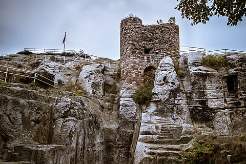 zamek, ruina, trzymać, wieża, ostróg, twierdza, burgruina, skała, regenstein, żywica, średniowiecze, jaskinie, Niemcy, architektura, historia, podróżować, cele podróży, przeszłość, zbudowana struktura, niebo, Natura, solidny, turystyka, budynek, starożytny, na zewnątrz budynku, stare ruiny, wylądować, chmura - niebo, stary, drzewo, żadnych ludzi, na dworze, starożytna cywilizacja, 4K, CC0, domena publiczna, darmowe zdjęcia