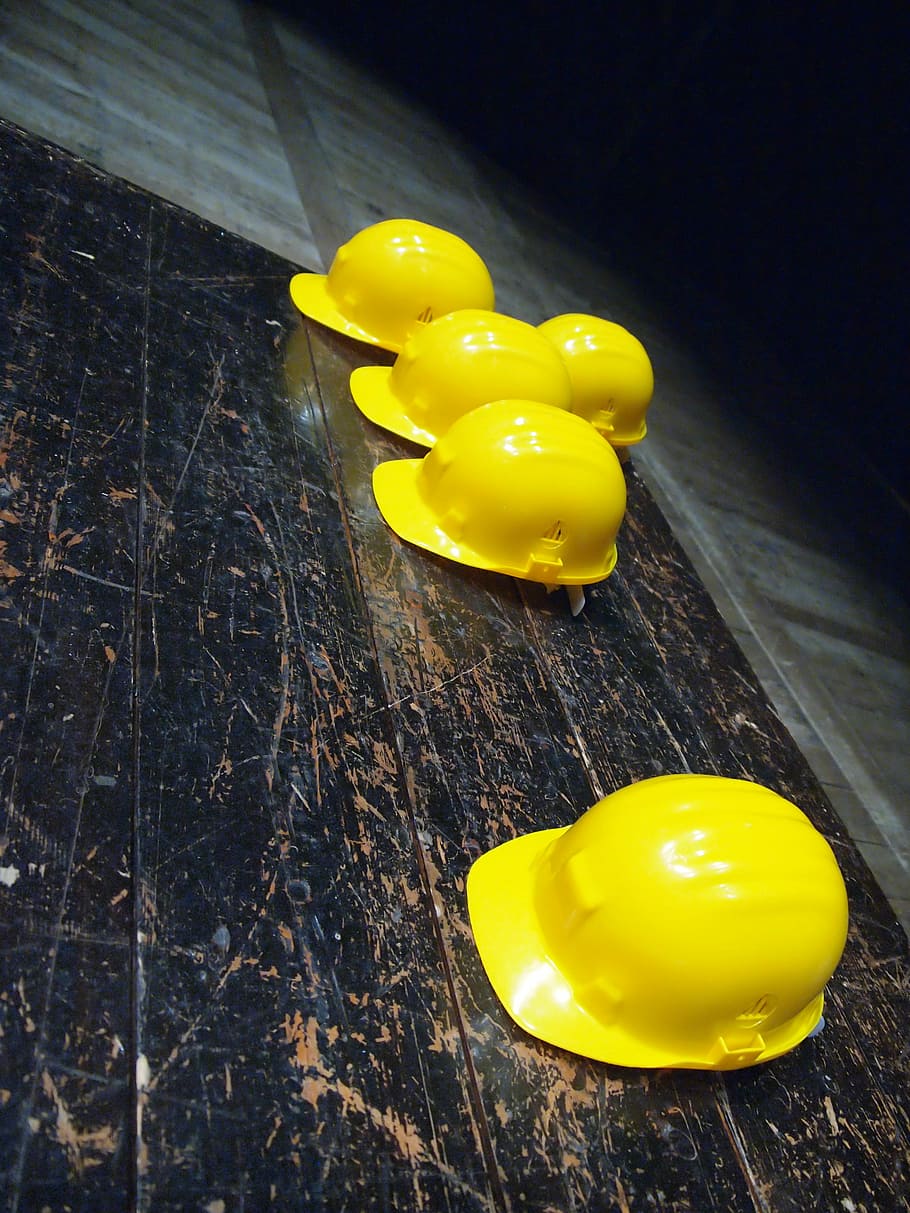 návštěva, teatro grande, -, brescia, Pět, žlutá, tvrdý, přilby, čepice, podlahové desky, konstrukce, kostým, vysoký úhel pohledu, gumová kachnička, zastoupení, nikdo, uvnitř, hračka, zastoupení zvířat, detail, stůl, stálý život, přilba, jídlo a pití, jídlo, svěžest, balón, dřevo - materiál, den, drůbež, 4K