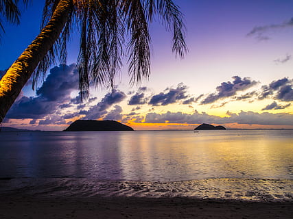 silhuet, ø, ocean, gylden, time, solnedgang, håndflade, strand, hav, natur, sommer, kystlinje, ferier, himmel, landskab, tropisk klima, udendørs, scenics, skumring, vand, scenics - natur, skønhed i naturen, rolig scene, ro, sky - himmel, jord, Palme træ, træ, idyllisk, ingen mennesker, horisont over vand, plante, kokos palme, 4K, CC0, offentligt domæne, royaltyfrie