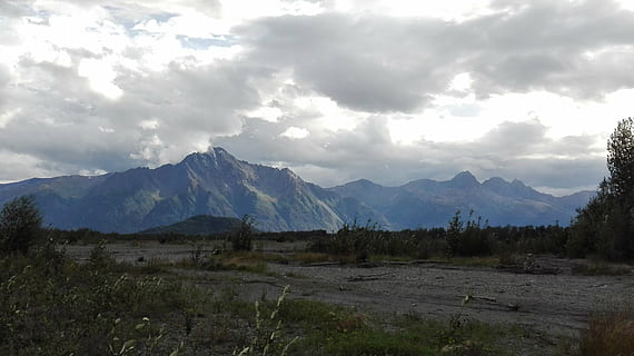 Berge, Alaska, Landschaft, Berg, wolke - himmel, Himmel, Schönheit in der Natur, Szenen - Natur, ruhige Szene, Umgebung, Ruhe, Gebirge, Pflanze, Nicht-städtische Szene, keine Leute, Natur, Tag, idyllisch, Baum, Land, Gras, Fernbedienung, draußen, Gipfel, 4K, CC0, gemeinfrei, lizenzfrei