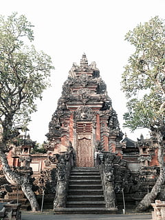 rosso, grigio, tempio, Asia, tempio - edificio, architettura, buddismo, religione, culture, antico, induismo, posto famoso, spiritualità, pagoda, storia, struttura costruita, cultura dell'est asiatico, vecchio, mangiare, Sud-est asiatico, albero, Inquadratura dal basso, materiale lapideo, credenza, luogo di culto, esterno dell'edificio, scala, cielo, pianta, il passato, costruzione, cielo sereno, natura, gradini e scale, nessuno, all'aperto, 2K, CC0, dominio pubblico, privo di copyright