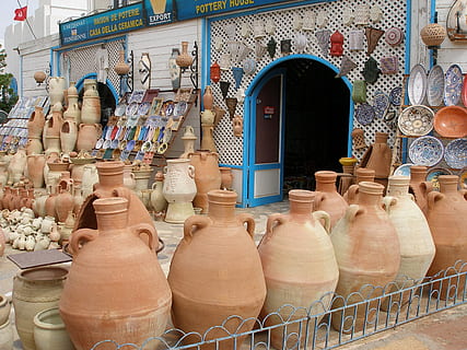 garncarstwo, ceramiczny, rzemieślnictwo, pojemnik, garncarz, Tunezja, sztuki i rzemiosła, rzemiosło, kreatywność, żadnych ludzi, gliniany, duża grupa obiektów, ceramika, dzień, sprzedaż, na sprzedaż, rynek, architektura, produkt rzemieślniczy, glina, wazon, na dworze, zmiana, ludzka reprezentacja, dzban - dzbanek, wyświetlacz detaliczny, 2K, CC0, domena publiczna, darmowe zdjęcia