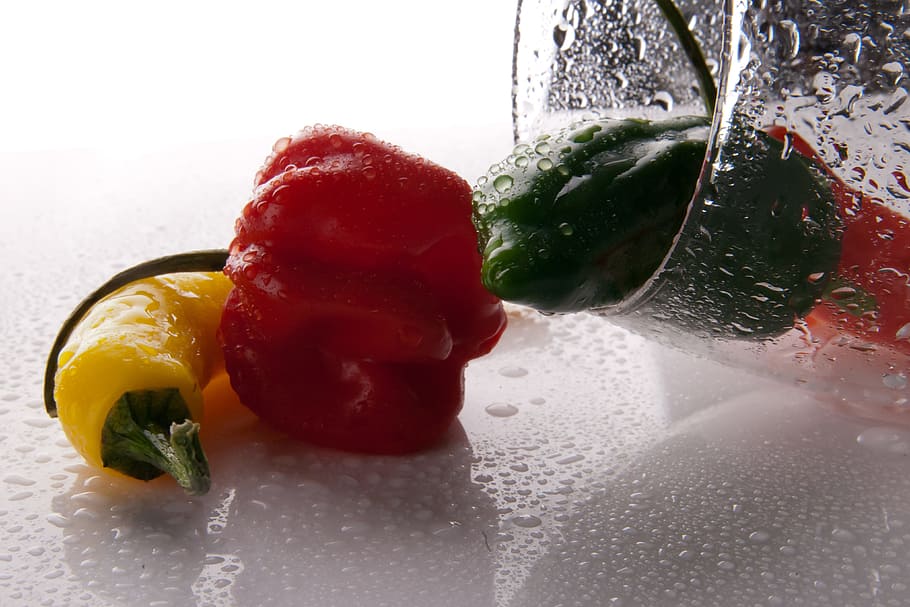 peperoncino, peperoncini piccanti, acuto, peperoni, colorato, colore, piccante, cibo, verde, rosso, verdure, nitidezza, spezie, Pepe, stagione, baccelli, mangiare, paprica, cibo e bevande, frutta, in casa, avvicinamento, freschezza, mangiare sano, nessuno, rinfresco, girato in studio, acqua, bicchiere, gruppo di oggetti, benessere, verdura, frutti di bosco, bagnato, bere, 4K