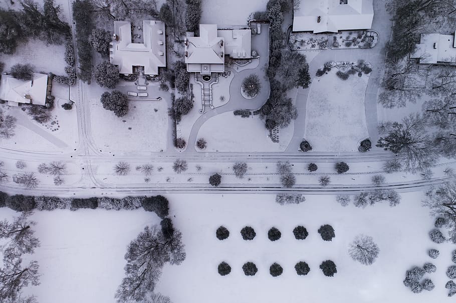 Schnee, Winter, Weiß, kalt, Wetter, Eis, Bäume, Pflanzen, Natur, Haushalt, Antenne, Design, Stadtplanung, kalte Temperatur, Baum, Pflanze, Tag, keine Leute, gebaute Struktur, die Architektur, Gebäudehülle, draußen, Wasser, Feld, Abdeckung, weiße Farbe, gefroren, Gebäude, Szenen - Natur, schneit, 5K