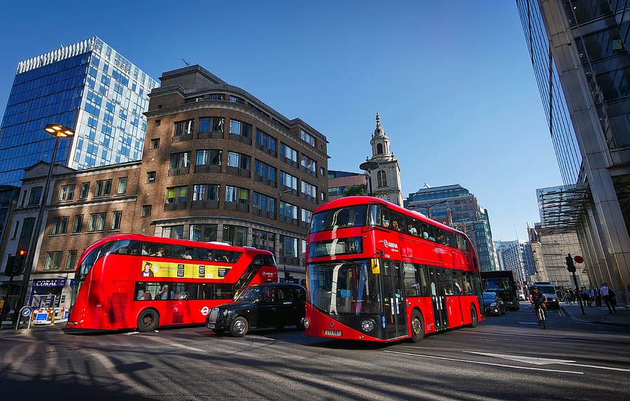 dos, vermell, doble coberta, autobusos, edifici, Londres, autobús, cruïlla, centre de la ciutat, escena de carrer, carretera, Anglaterra, trànsit, Regne Unit, doppeldeckerbus, ciutat, arquitectura, exterior de l'edifici, transport, manera de transport, estructura construïda, vida de ciutat, carrer, vehicle terrestre, carrer de la ciutat, automòbil, cotxe, cel, persones incidentals, autobús de dos pisos, dia, naturalesa, exterior d’edifici d’oficines, paisatge urbà, llum, gratacels, 4K