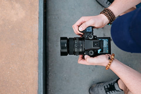 Fujifilm, gfx50s, medium, format, kamera, person, der holder kameraet, urskive, holde kameraet, kamerahus, fujifilm kamera, fujifilm medium format, medium format kamera, Schweiz, Geneve, Skater park, hånd, gear, fotograf, fujifilm gfx50, gfx50, medium format, bedrift, len, fotografering, udstyr, menneskelig hånd, fotografering temaer, menneskelig kropsdel, kamera - fotografisk udstyr, teknologi, voksen, rigtige mennesker, fotografere, herrer, beskæftigelse, fritidsaktivitet, fotografisk udstyr, dag, digitalt kamera, 5K, CC0, offentligt domæne, royaltyfrie