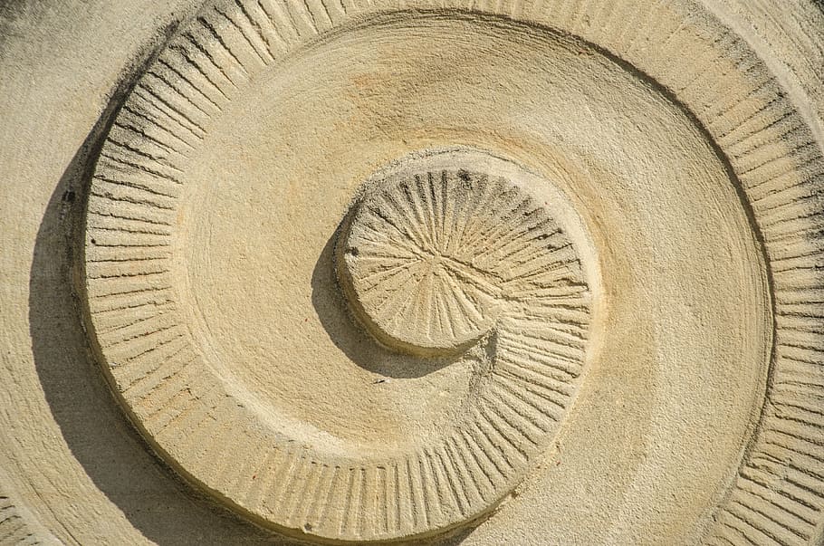 tancar, foto, marró, concret, superfície, espiral, textura, estructura, fons, element, arquitectura, disseny, resum, patró, deco, ornament, pedra de sorra, pedra, paret, cercle, forma geomètrica, forma, marc complet, primer pla, cap gent, artesania, a l'interior, directament a sobre, art i artesania, dia, creativitat, material de fusta, naturalesa, concèntric, 4K