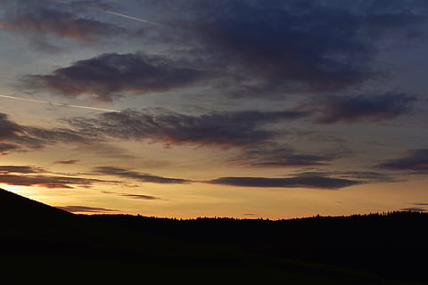 cer, dispozitie, nori, răsărit, peisaj, natură, Morgenstimmung, lumina din spate, impresie, soarele de dimineață, nor - cer, frumusețe în natură, apus de soare, siluetă, scenice - natura, liniște, o scenă liniștită, scenă non-urbană, nici o persoana, mediu inconjurator, idilic, copac, teren, în aer liber, plantă, amurg, dramatic cer, 5K, CC0, domeniu public, fără drepturi de autor