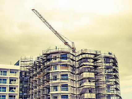 macara, top, clădire, constructie, constructia unei cladiri, dezvoltare, santier, industrie, macara - utilaje pentru constructii, exteriorul clădirii, arhitectură, progres, Afaceri, oraș, zi, mașini, construită, industrie de contructie, cer, vedere unghiulară joasă, înalt - înalt, nor - cer, nici o persoana, natură, incomplet, în aer liber, echipament de constructie, exteriorul clădirii de birouri, apartament, zgârie-nori, 5K, CC0, domeniu public, fără drepturi de autor