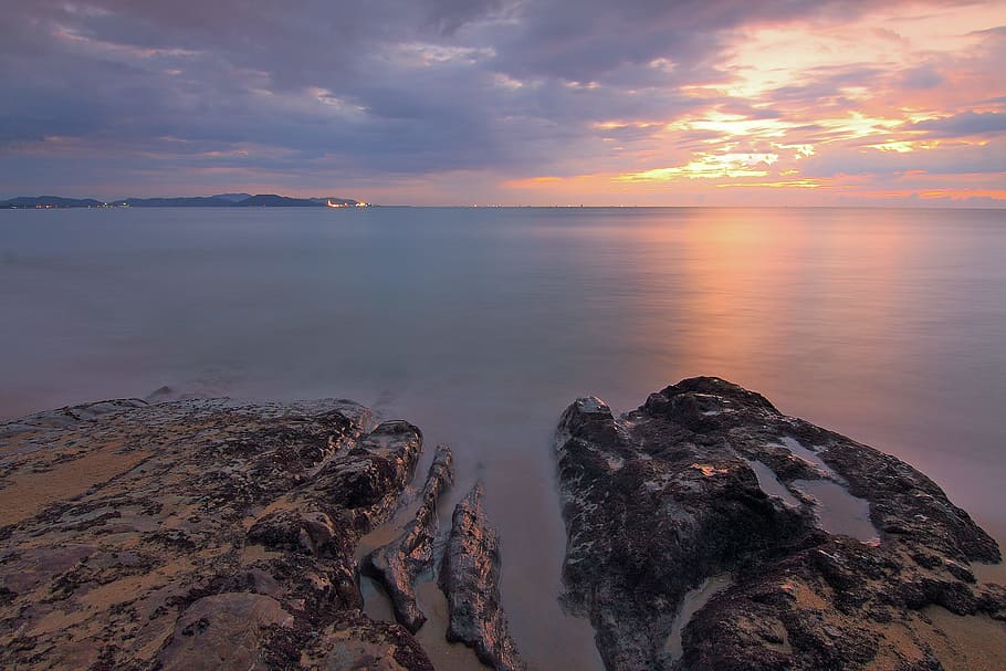 mare, alba, natura, cielo, calma, nuvole, crepuscolo, orizzonte, idilliaco, oceano, tranquillo, calmo, panoramico, paesaggio marino, riva del mare, tranquillo, acqua, bellezza nella natura, tramonto, scenics - natura, nuvola - cielo, la tranquillità, roccia, scena tranquilla, roccia - oggetto, solido, orizzonte sull'acqua, riflessione, scena non urbana, spiaggia, nessuno, all'aperto, cielo romantico, 1080P