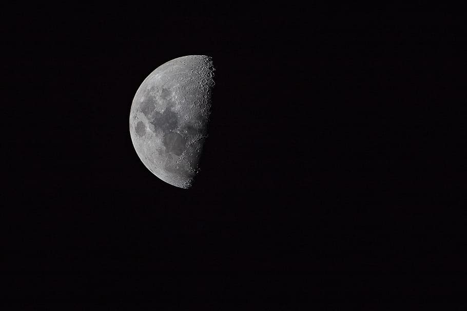 espai, galàxia, lluna, eclipsi, decreixent, teleobjectiu, zoom, celestial, astronomia, cel, nit, Lluna planetària, superfície de la lluna, Mitja lluna, naturalesa, cap gent, vista d’angle baix, bellesa a la natura, còpia espai, espai i astronomia, escenics - natura, tranquil·litat, fosc, ciència, escena tranquil·la, idíl·lic, astrologia, fons negre, llum de la lluna, 4K