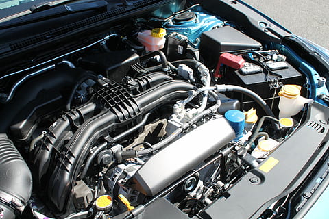 variklis, subaru, bokseris, kapoto erdvė, transportavimas, transporto būdas, sausumos transporto priemonė, motorinė transporto priemonė, automobilis, metalo, Iš arti, dieną, stacionarus, aukšto kampo vaizdas, lauke, nėra žmonių, motociklas, sudėtingumą, iškastinis kuras, technologijos, kelionė, blizgantis, kelias, sidabro spalvos, chromas, švarus, 4K, CC0, Viešasis domenas, nemokamai