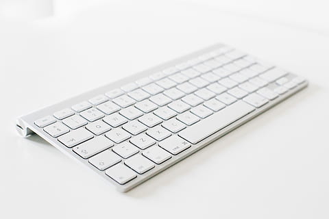 Apple Magic Keyboard, Weiß, Tafel, Tastatur, Computer, Computerausrüstung, Computer Tastatur, Studioaufnahme, Technologie, einzelnes Objekt, weißer Hintergrund, Kommunikation, drinnen, kabellose Technologie, Computerteil, Verbindung, keine Leute, Nahansicht, Laptop, ausgeschnitten, Internet, Computerschlüssel, Computernetzwerk, silberfarben, 5K, CC0, gemeinfrei, lizenzfrei