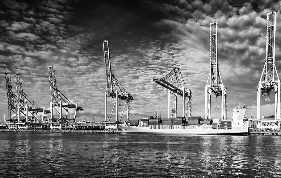 skib, port, kran, slette, Havn, kran, losning, Rotterdam, holland, eur port, vand, kuvert, kraner, transportere, beholder, Indlæser, håndtering af varer, investorer, lasthåndtering, sort og hvid, containerkraner, nautiske fartøj, kommerciel dock, godstransport, Forsendelse, transportmidler, himmel, havnefronten, sky - himmel, transportform, kran - entreprenørmaskiner, arkitektur, maskineri, natur, hav, ingen mennesker, mole, sejlbåd, dag, industri, udendørs, byggemateriale, 5K