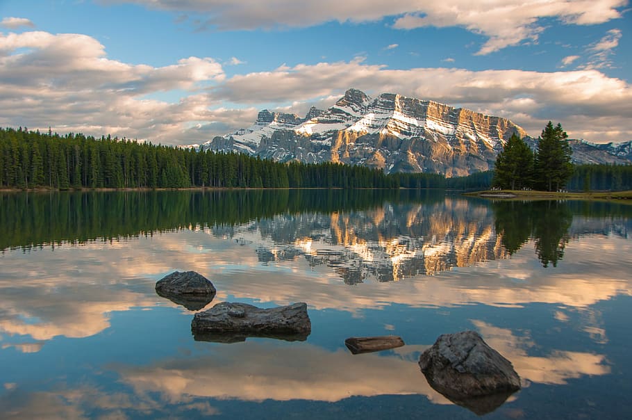 due riflessi di jack, fotografia speculare, la neve, capped, montagna, verde, alberi, giorno, nube, acqua, riflessione, roccia, lago, fiume, albero, foresta, pietra, natura, scenics - natura, bellezza nella natura, nuvola - cielo, cielo, la tranquillità, scena tranquilla, roccia - oggetto, solido, scena non urbana, idilliaco, pianta, nessuno, catena montuosa, all'aperto, montagna innevata, formazione, lago di riflessione, 4K