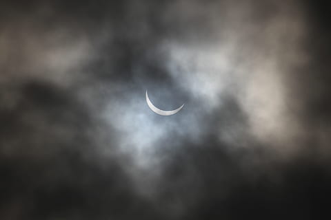 eclipse, solar, sky, cloud - sky, space, moon, no people, astronomy, nature, tranquility, crescent, beauty in nature, outdoors, scenics - nature, low angle view, night, discovery, natural phenomenon, space exploration, tranquil scene, curve, dark, ominous, 5K, CC0, public domain, royalty free