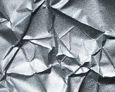 grigio, spiegazzato, fotografia di carta in scala di grigi, struttura, astratto, incresparsi, superficie, metallo, fotogramma intero, sfondi, modello, strutturato, nessuno, avvicinamento, in casa, natura morta, tessile, brillante, giorno, carta, Materiale, vista dall'alto, rugoso, natura, color argento, effetto strutturato, 5K, CC0, dominio pubblico, privo di copyright