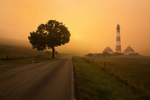 tuščia, kelio, švyturys, du, namų, balta, raudona, šalia, medis, kelias, feild, tvora, augalų, kryptis, dangus, saulėlydis, pobūdį, architektūra, pastatyta struktūra, kelias pirmyn, pastato išorė, lauke, transportavimas, bokštas, kraštovaizdį, žemės, žolė, aplinką, nėra žmonių, oranžinė spalva, 5K, CC0, Viešasis domenas, nemokamai