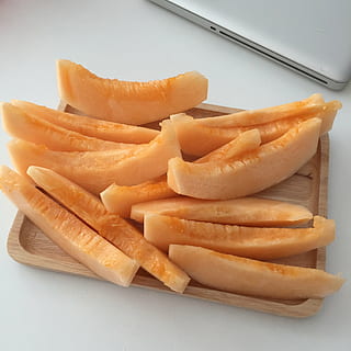 Melone, fruchtig, frisch, Lebensmittel, Essen und Trinken, Frische, Fast Food, Snack, Stillleben, drinnen, fertig für den Verzehr, Kartoffel, zubereitete Kartoffel, ungesunde Ernährung, Pommes frittes, Nahansicht, keine Leute, Tabelle, High Angle View, gebraten, Container, Serviergröße, frittiert, Tablett, Komfort Essen, Versuchung, 1080P, CC0, gemeinfrei, lizenzfrei
