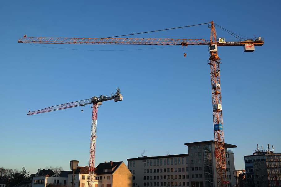 gru, costruire, cielo, baukran, posto, lavori di costruzione, gru a braccio tralicciato, boom di gru, boom, nuovo ulm, rosso, giallo, gru - macchine edili, industria, all'aperto, cielo sereno, giorno, macchinario, architettura, industria di costruzioni, struttura costruita, esterno dell'edificio, sito di costruzione, natura, sviluppo, macchine da cantiere, nessuno, blu, città, costruzione, attrezzatura da costruzione, 5K