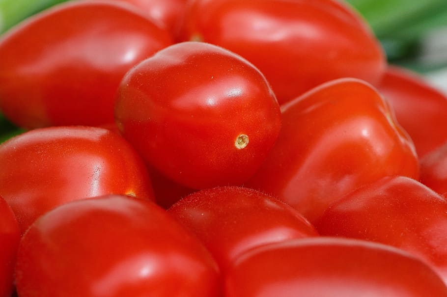 tomater, grøntsager, makro, rød, mad, have, sund og rask, marked, sød, plante, haven tomat, mad og drikke, sund kost, grøntsag, friskhed, velvære, tomat, frugt, tæt på, stor gruppe af objekter, ingen mennesker, rå fødevarer, overflod, organisk, bunke, selektiv fokusering, landbrug, moden, 5K