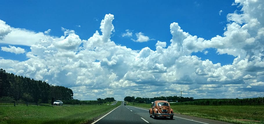 strada, nuvole, sentiero, paesaggio, mattina, turismo, cielo, nuvola - cielo, mezzi di trasporto, blu, colpo alla testa, modo di trasporto, veicolo a motore, auto, natura, pianta, veicolo terrestre, guida, albero, in movimento, movimento, erba, ambiente, giorno, all'aperto, persone, viaggio su strada, 4K