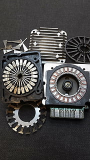 kov, elektronika, technologie, přístroj, vinobraní, zařízení, ocel, kovový, design, stříbrný, Černá, vzor, uvnitř, nikdo, Ozubené kolo, detail, čas, studio shot, stálý život, skupina objektů, číslo, stroje, přesnost, strojní část, vysoký úhel pohledu, tvar, geometrický tvar, slitina, kolo, 2K, CC0, veřejná doména, bez autorských práv