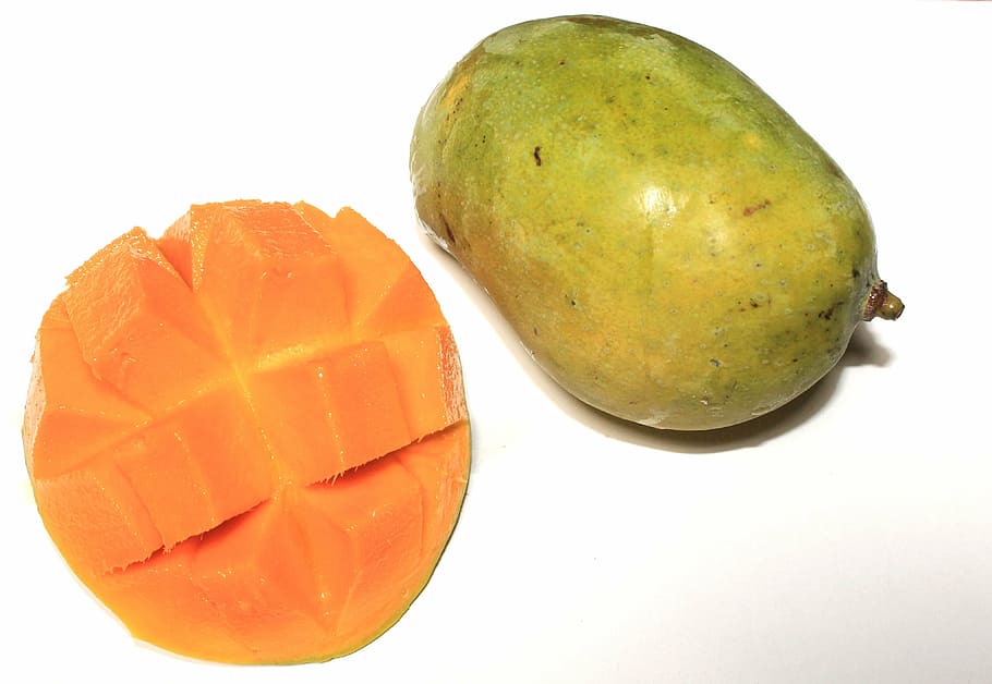 fruita de mango madura, mango, fruita, menjar, frescor, madur, menjar vegetarià, orgànic, menjar i beguda, alimentació saludable, fons blanc, benestar, tir de l'estudi, natura morta, a l'interior, tallar, primer pla, cap gent, color verd, color taronja, tall, fruita de mango, aliments crus, sol objecte, taronja, 4K