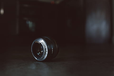 schwarz, Kameraobjektiv, grau, Oberfläche, fokussiert, Nahaufnahmefoto, Nahansicht, Foto, schwarz und grau, Kamera - Fotoausrüstung, schwarze Farbe, Objektiv - optisches Instrument, einzelnes Objekt, Ausrüstung, altmodisch, keine Leute, drinnen, luftdicht, Tabelle, Fotografie-Themen, Technologie, Fokus auf den Vordergrund, Retro-Stil, Geometrische Figur, selektiver Fokus, Kreis, Glas - Material, Stillleben, Holz - Material, kopieren sie platz, gestalten, silberfarben, Rad, Konsumismus, 5K, CC0, gemeinfrei, lizenzfrei
