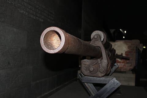 cannone, tronco, museruola, pistola, vecchio, vecchio stile, arma, antico, nessuno, in casa, notte, avvicinamento, architettura, storia, il passato, metallo, concentrarsi sulle conoscenze acquisite, sicurezza, giorno, singolo oggetto, struttura costruita, creatività, legno - materiale, città, 5K, CC0, dominio pubblico, privo di copyright