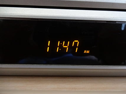 ur læsning 11:47, digitalt ur, tid, ur, digital, teknologi, alarm, holde øje, time, Skærm, Information, meddelelse, ingen mennesker, belyst, indendørs, tæt på, dag, nummer, digital display, tekst, hjemlige værelse, vækkeur, tidsinstrument, manden lavet, menneskeskabt objekt, varme - temperatur, fuld ramme, 1080P, CC0, offentligt domæne, royaltyfrie