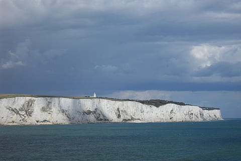 dover, penya-segats blancs, penya-segats, mar, Costa, Anglaterra, Regne Unit, aigua, oceà, núvol - cel, medi ambient, cel, naturalesa, penya-segat, rock, cap gent, terra, bellesa a la natura, escenics - natura, horitzó, a l'aire lliure, platja, paisatge, dia, rock - object, horitzó urbà, veler, Pol · lució, marí, 2K, CC0, domini públic, lliure de regalies